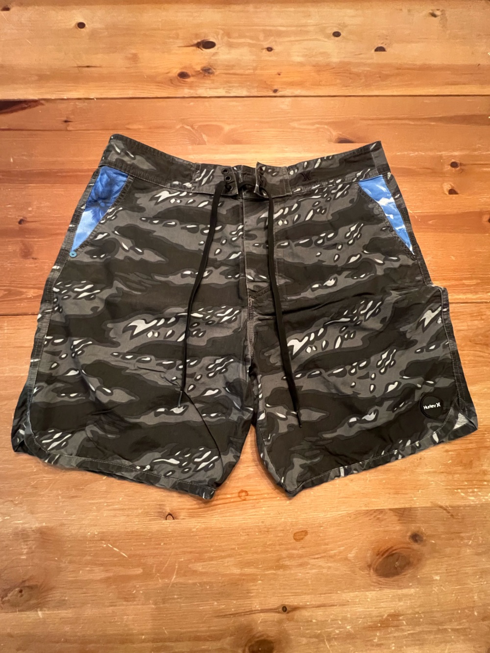 Hurley Black & Blue Camo Swim Board Shorts size 33